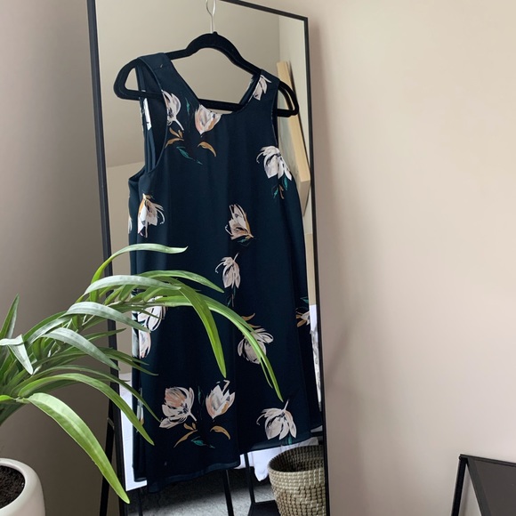 Marnie Floral Shift Dress - Picture 2 of 6